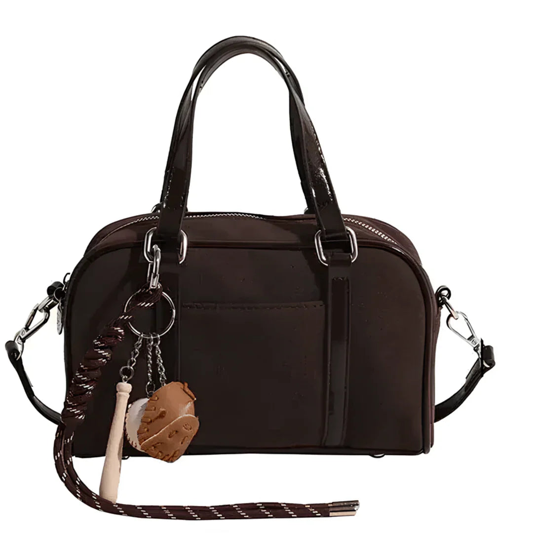 Sac bandoulière Alina en daim café, chic et pratique, idéal pour transporter vos essentiels avec style.