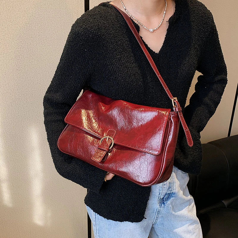 sac bandoulière femme rétro cuir  bordeaux lisse chic et pratique Aurora – sac à main élégant pour sorties et quotidien