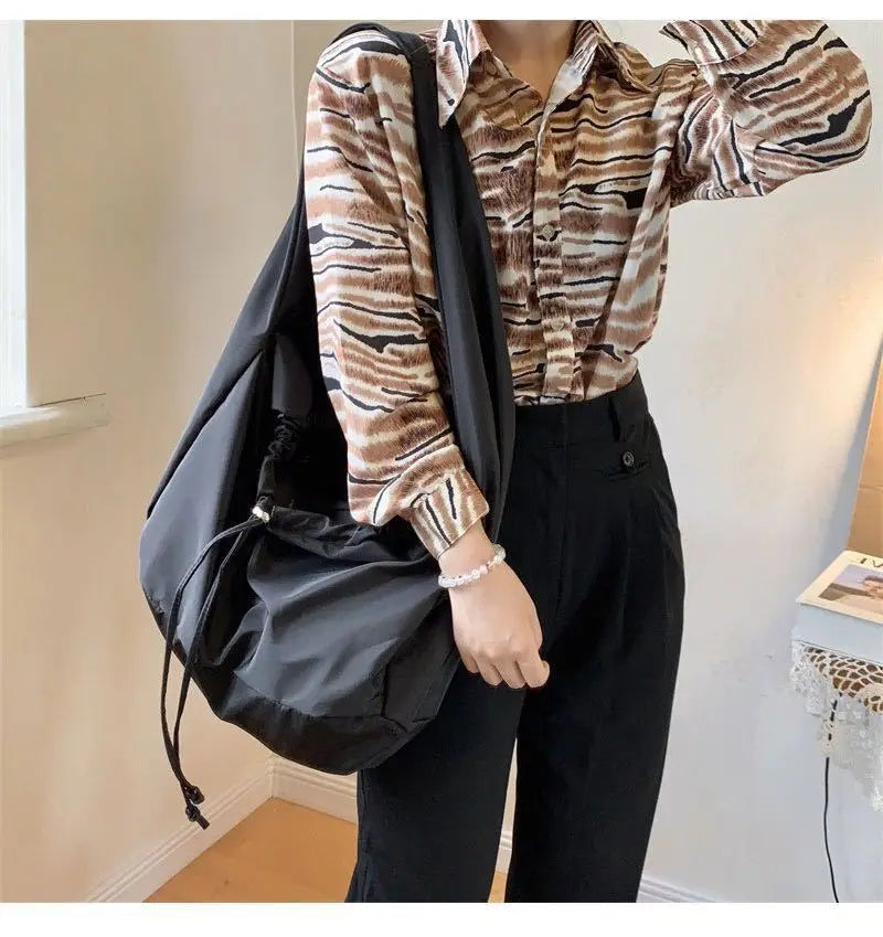 BARA grand sac à main cabas noir avec bandoulière, sac bandoulière femme spacieux et élégant, sac fourre-tout idéal pour le travail et le quotidien