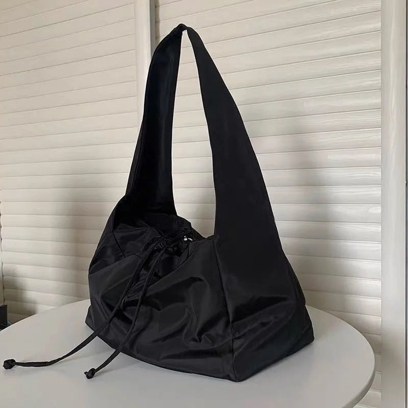 BARA grand sac à main cabas noir avec bandoulière, sac bandoulière femme spacieux et élégant, sac fourre-tout idéal pour le travail et le quotidien