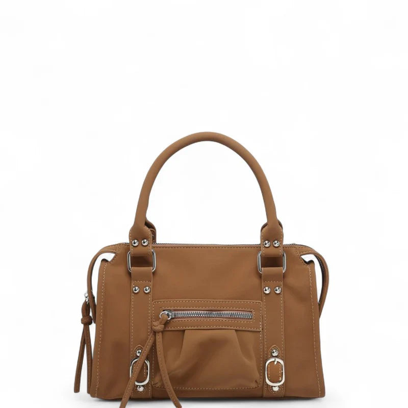 Sac à main CARLA en cuir camel effet brillant, avec détails métalliques, finitions soignées, anses solides, bandoulière réglable et grand compartiment zippé, parfait pour le travail et les sorties.