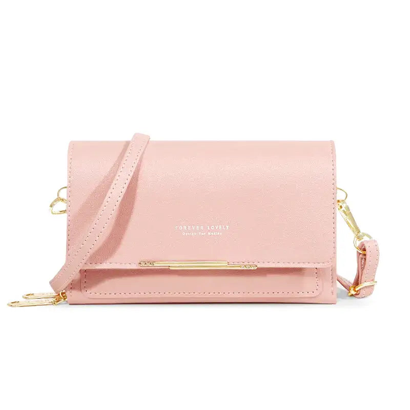 Sac à main CASSIE en cuir synthétique rose, bandoulière ajustable, avec rabat, compartiments et poches pour organiser vos essentiels avec style et praticité.