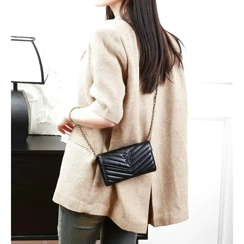 Petit sac à main pochette noire en cuir souple CHOU, élégant, compact et pratique, parfait pour transporter téléphone, clés et porte-cartes avec style