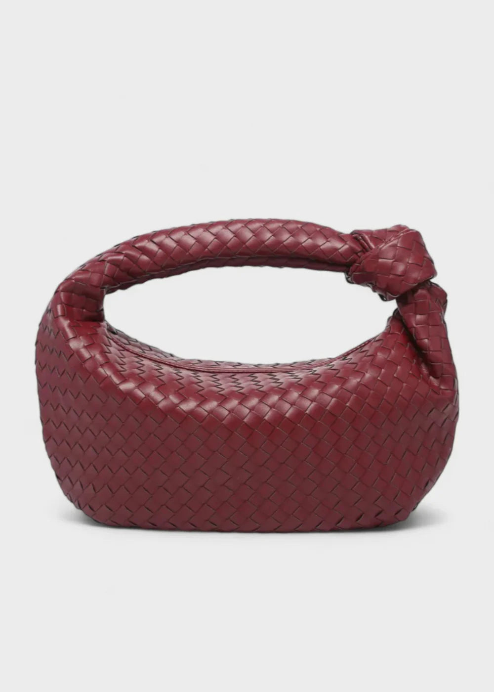 Sac cuir tressé demi lune bordeaux élégant pour femme, design chic et pratique, parfait pour un usage quotidien ou une sortie sophistiquée.
