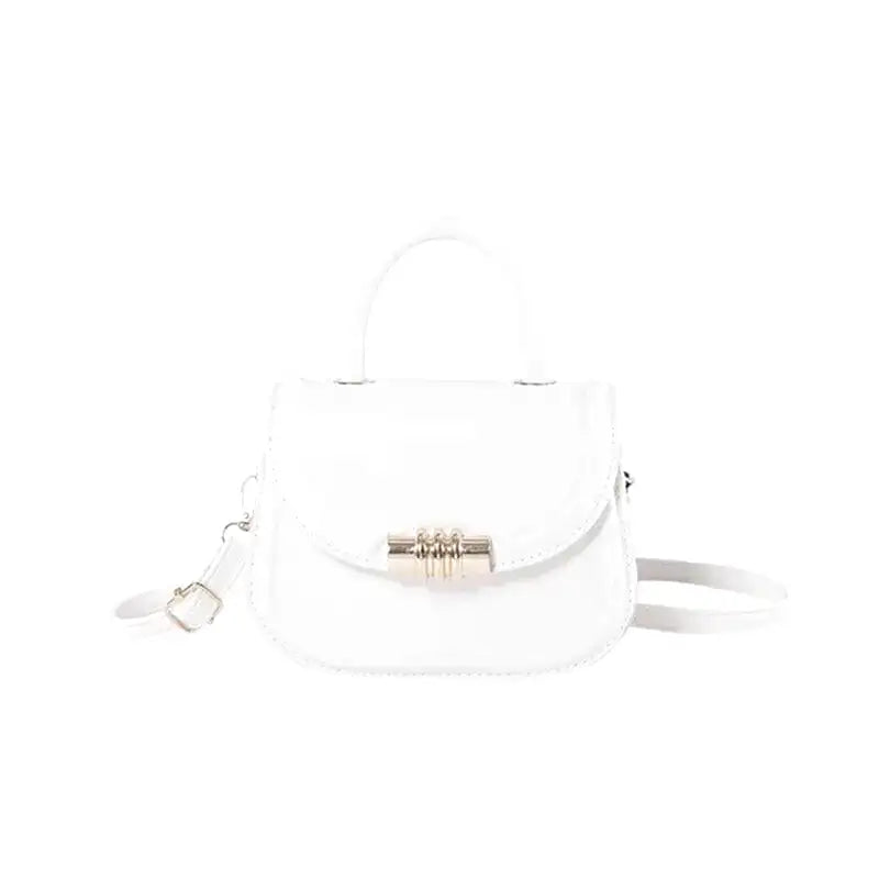 Petit sac à main rigide ELISA en bandoulière blanc, design compact et élégant, idéal pour transporter téléphone, porte-cartes et clés avec style