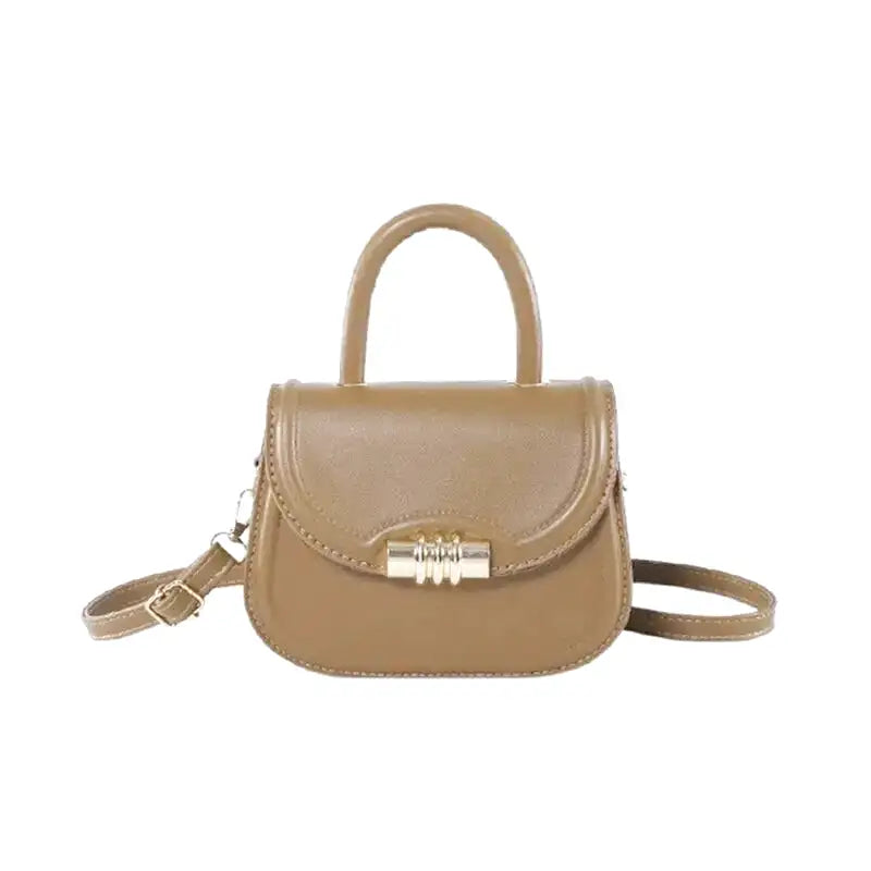 Petit sac à main rigide ELISA en bandoulière marron, design compact et élégant, idéal pour transporter téléphone, porte-cartes et clés avec style