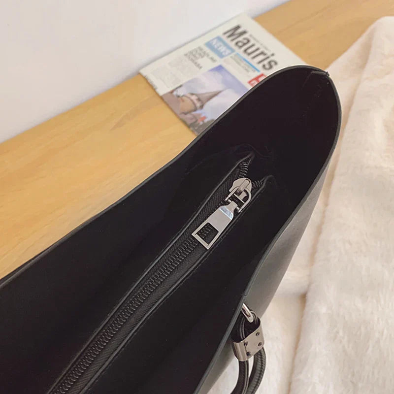 EMELINA - Grand Sac à Main Cabas en Cuir Souple Noir pour Femme, fermeture.