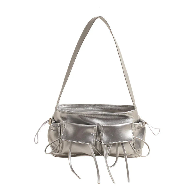 Sac à main Fiona en cuir vernis argenté avec bandoulière, spacieux et raffiné, idéal pour cahiers et essentiels du quotidien.