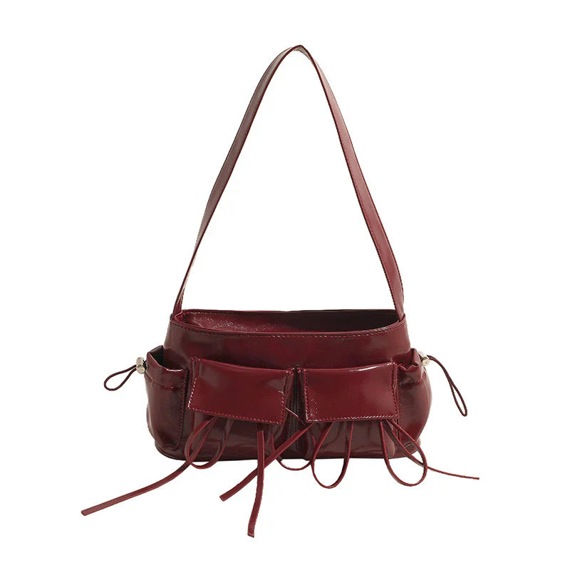 Sac à main Fiona en cuir vernis bordeaux avec bandoulière, spacieux et raffiné, idéal pour cahiers et essentiels du quotidien.