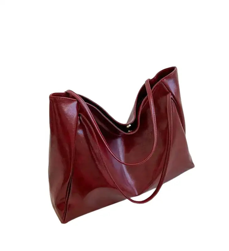 Sac à main LORIA en cuir ROUGE, moderne et chic, avec bandoulière ajustable, intérieur spacieux et compartiments organisés, parfait pour le quotidien et les sorties.