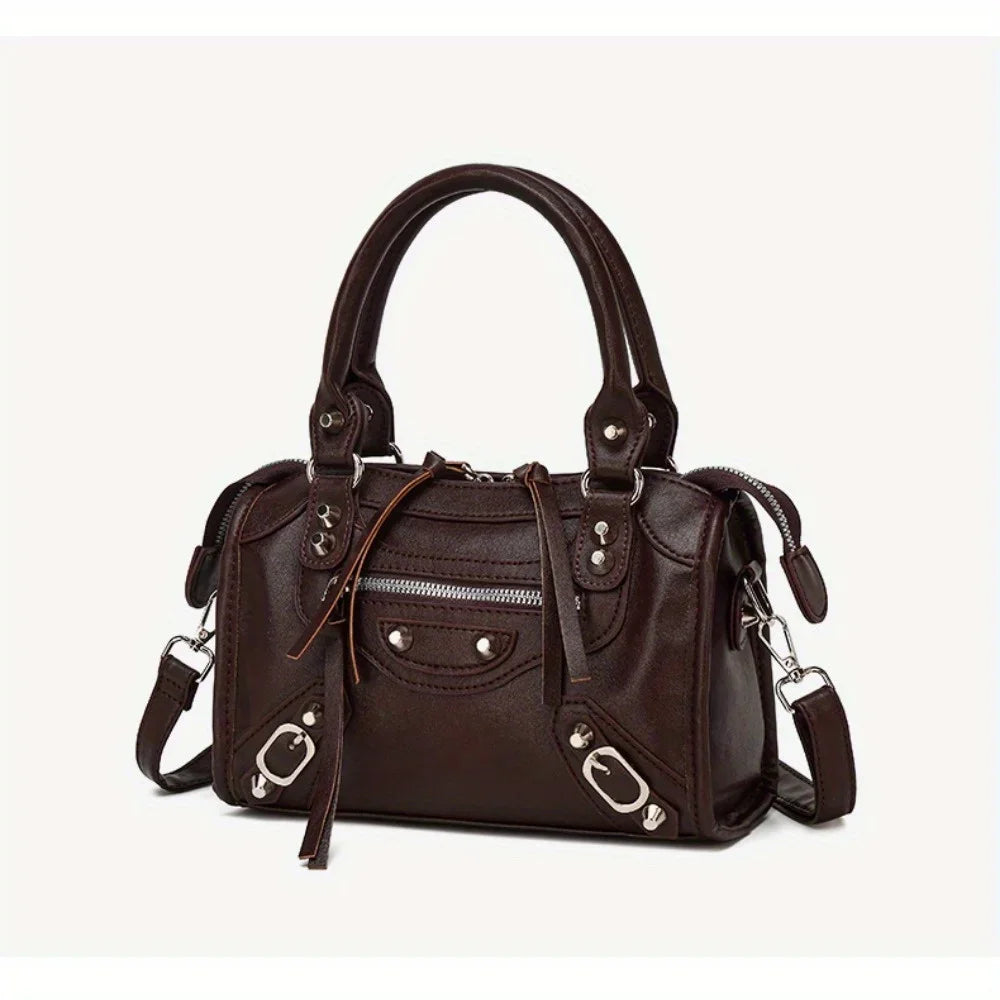 MELISSA – Petit sac à main rétro en cuir marron format compact chic et élégant, parfait pour vos sorties ou soirées.