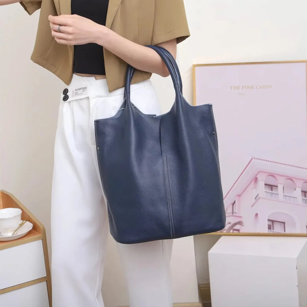 MIA – Sac tote bag bleu marine élégant et spacieux, idéal pour ordinateur, cahiers et vie active.