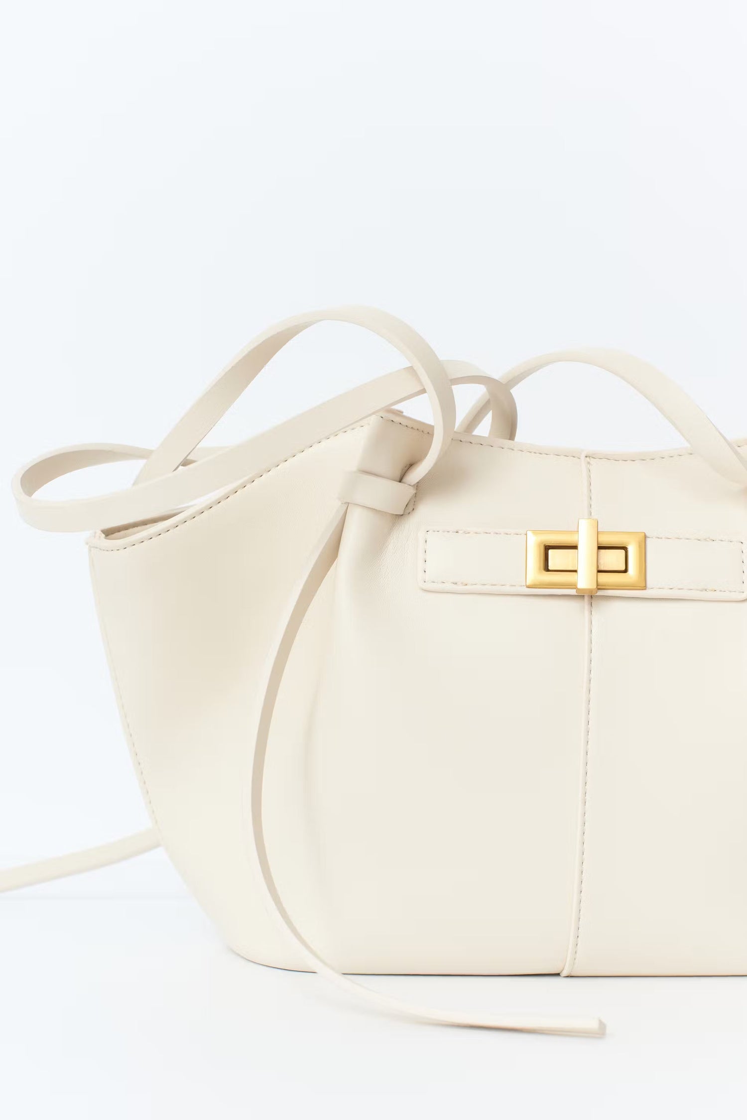 sac cabas cuir blanc KATE à grandes anses, élégant et pratique, en cuir brun avec boucle raffinée et compartiment intérieur