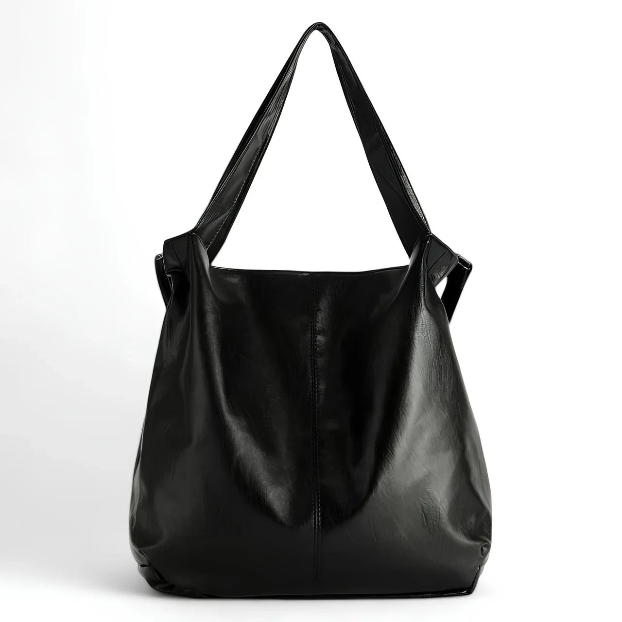 Sac à main SAVANNAH en cuir souple vegan noir, grand format avec bandoulière réglable, parfait pour transporter ordinateur, dossiers et essentiels avec élégance et confort au quotidien.